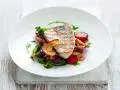 Gegrillter Schwertfisch mit Tomaten-Brot-Salat